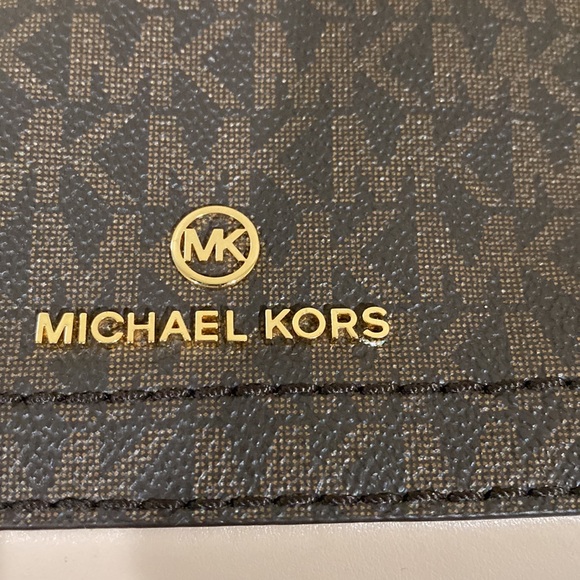 Micheal Kors Camden XS Pouchette - Picture 3 of 13